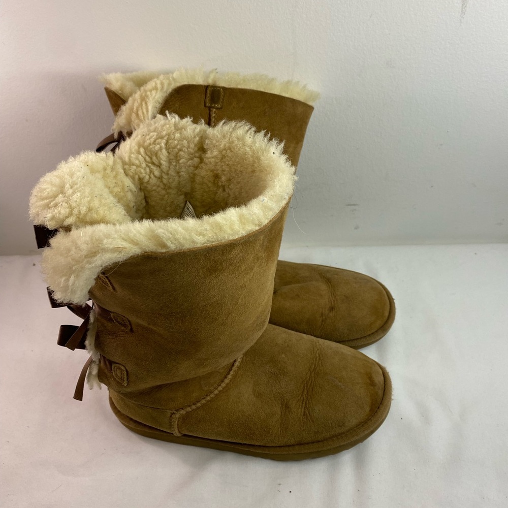 UGG Classic Tan‎ Bailey Bow Boots S/N1090529K Women’s Size 5